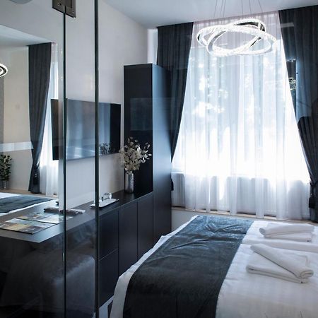 Z Rooms Boutique Zalaegerszeg Bagian luar foto