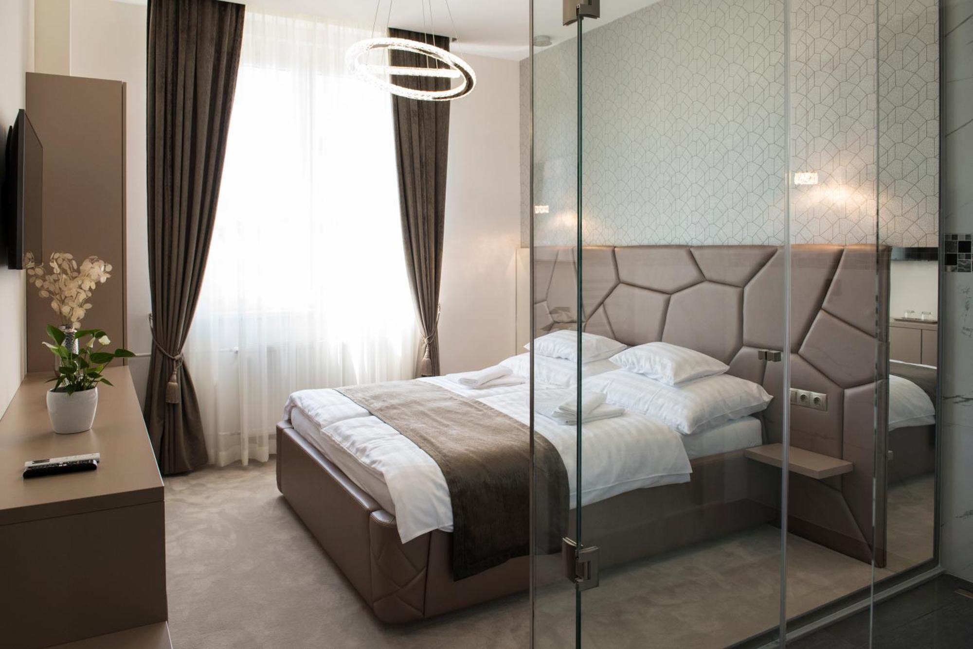 Z Rooms Boutique Zalaegerszeg Bagian luar foto