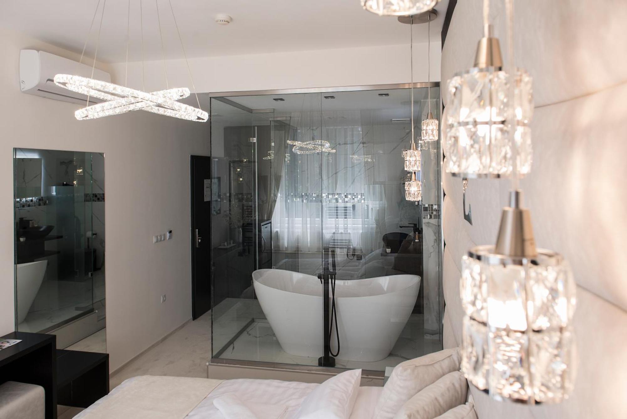 Z Rooms Boutique Zalaegerszeg Bagian luar foto