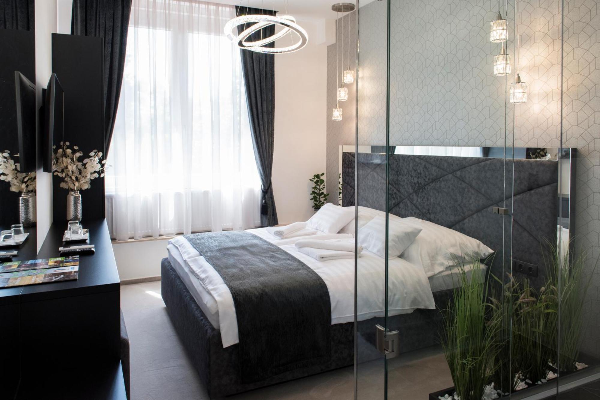 Z Rooms Boutique Zalaegerszeg Bagian luar foto
