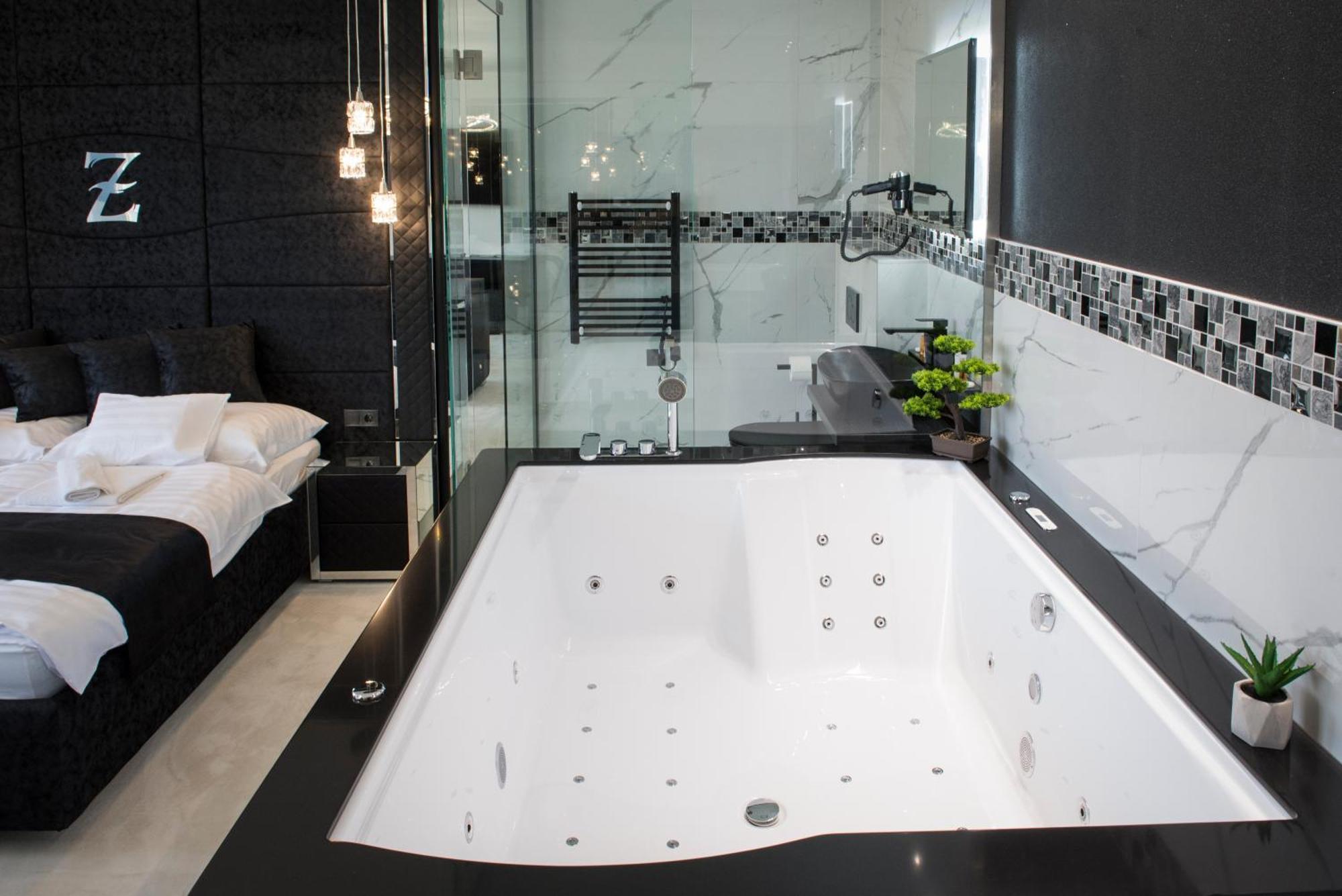Z Rooms Boutique Zalaegerszeg Bagian luar foto