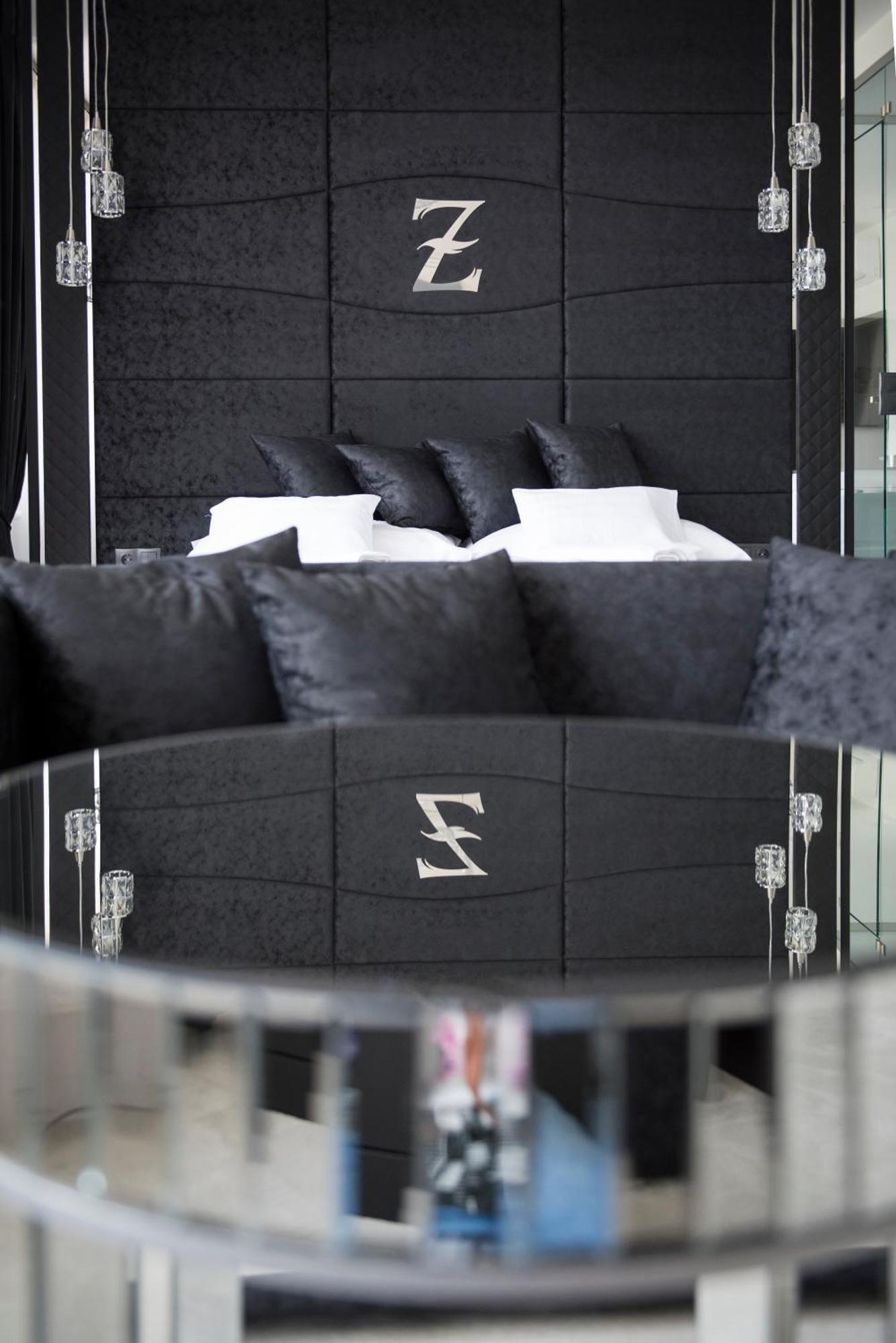Z Rooms Boutique Zalaegerszeg Bagian luar foto